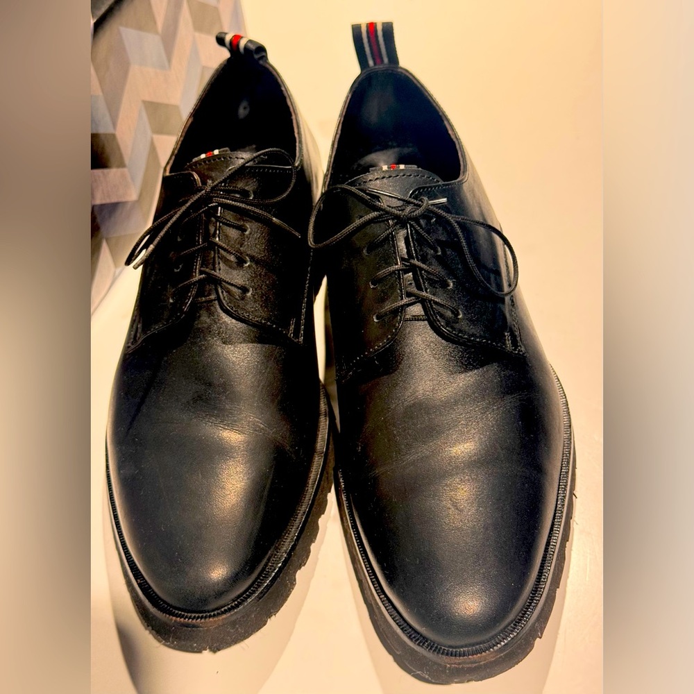 Carlos Santana Leather Tie-Up with Lug Sole